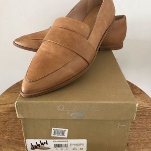 Dr. Scholl’s pointed toe leather loafer